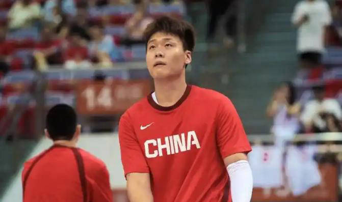 河南男篮新秀闪耀，带领球队取得胜利的简单介绍