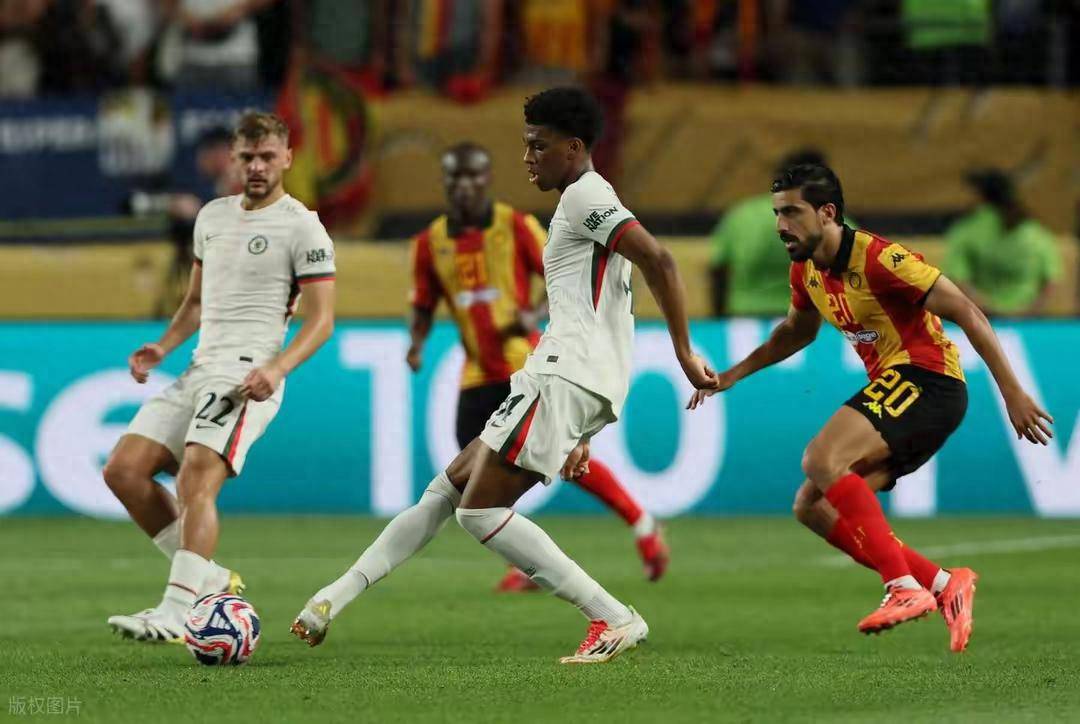 AYXapp下载-切尔西险胜对手，仍需努力才能晋级欧冠淘汰赛