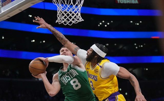 NBA球员在比赛中交出高效率的表现 NBA球员在比赛中交出高效率的表现