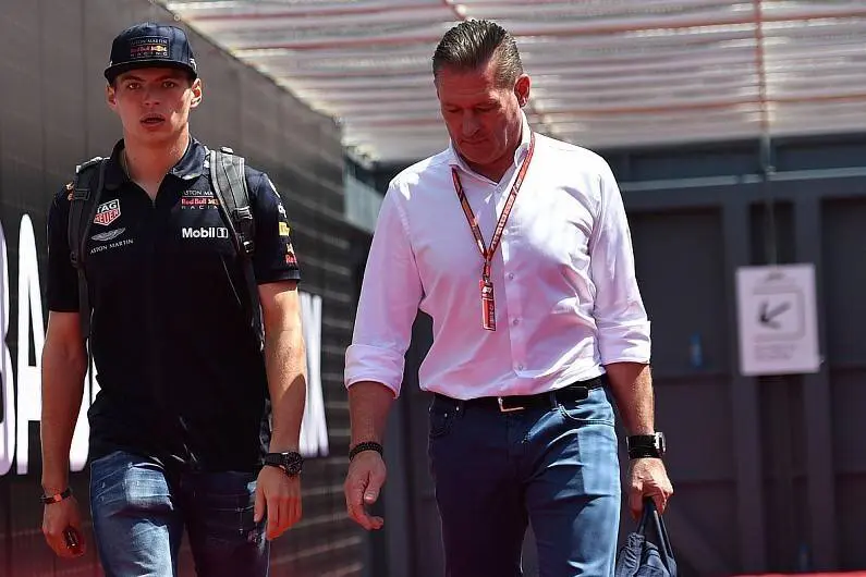 爱游戏入口-包含梅赛德斯完胜红牛二队，维斯塔潘状态火热的词条