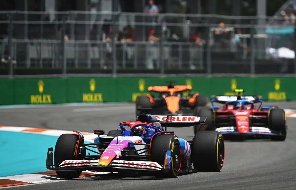 雷诺车队翻盘红牛二队,勒克莱尔点燃赛场的简单介绍 雷诺车队翻盘红牛二队,勒克莱尔点燃赛场的简单介绍