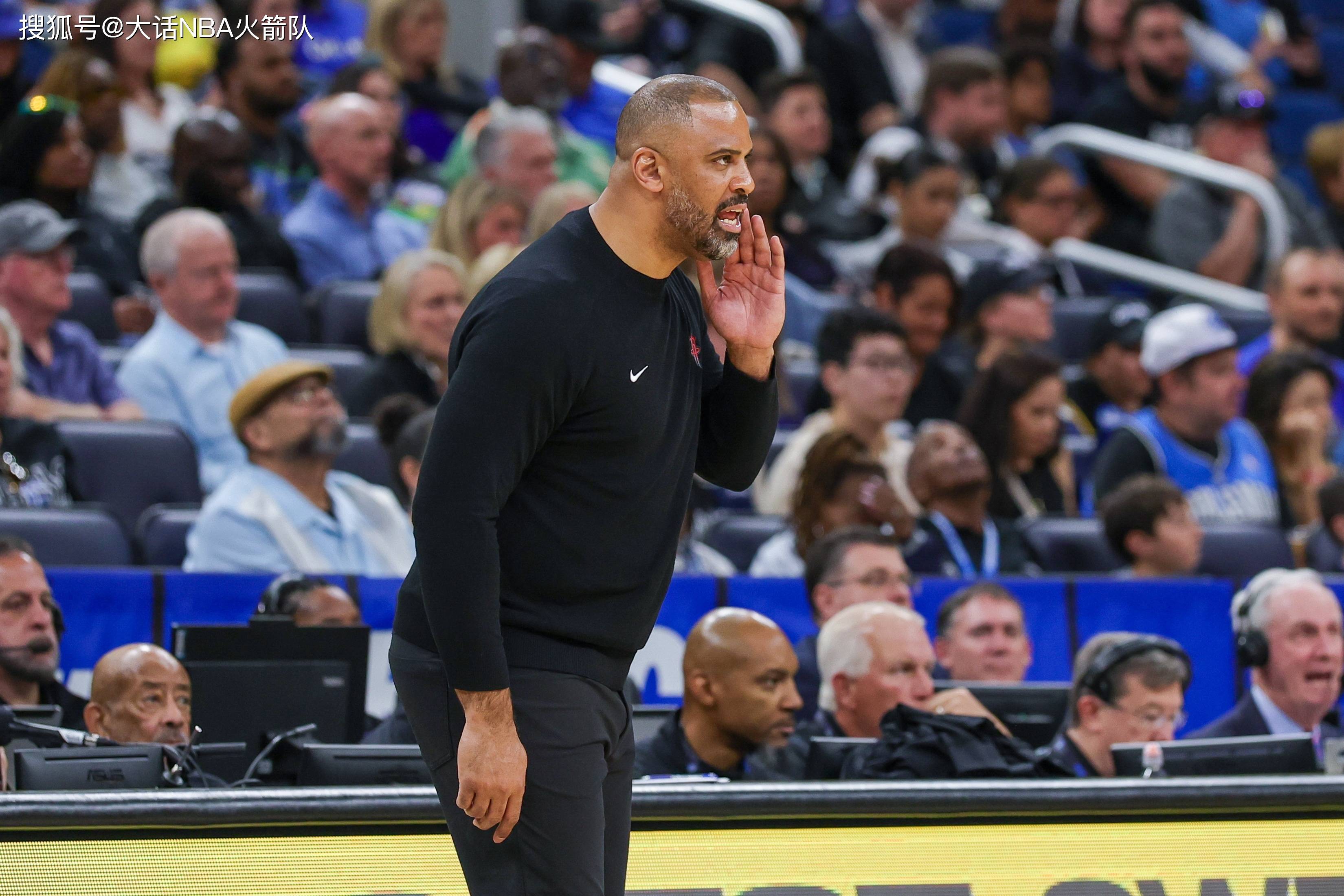 包含战术排兵布阵，球队取得关键胜利的词条