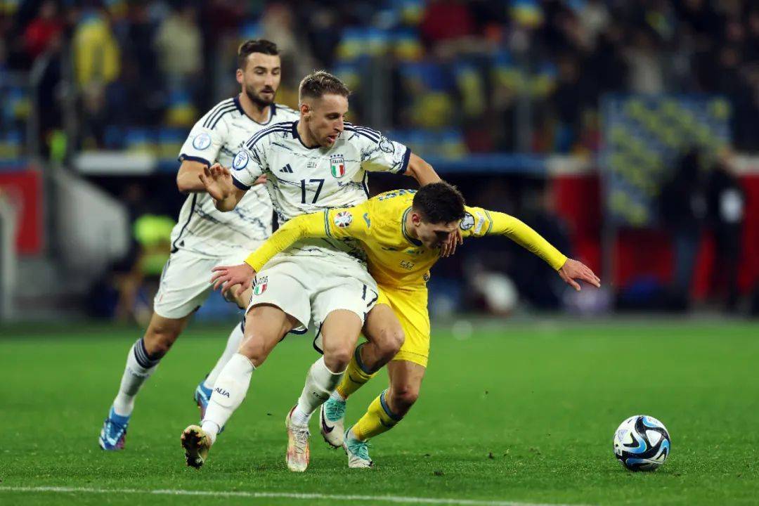 包含战术排兵布阵，球队取得关键胜利的词条