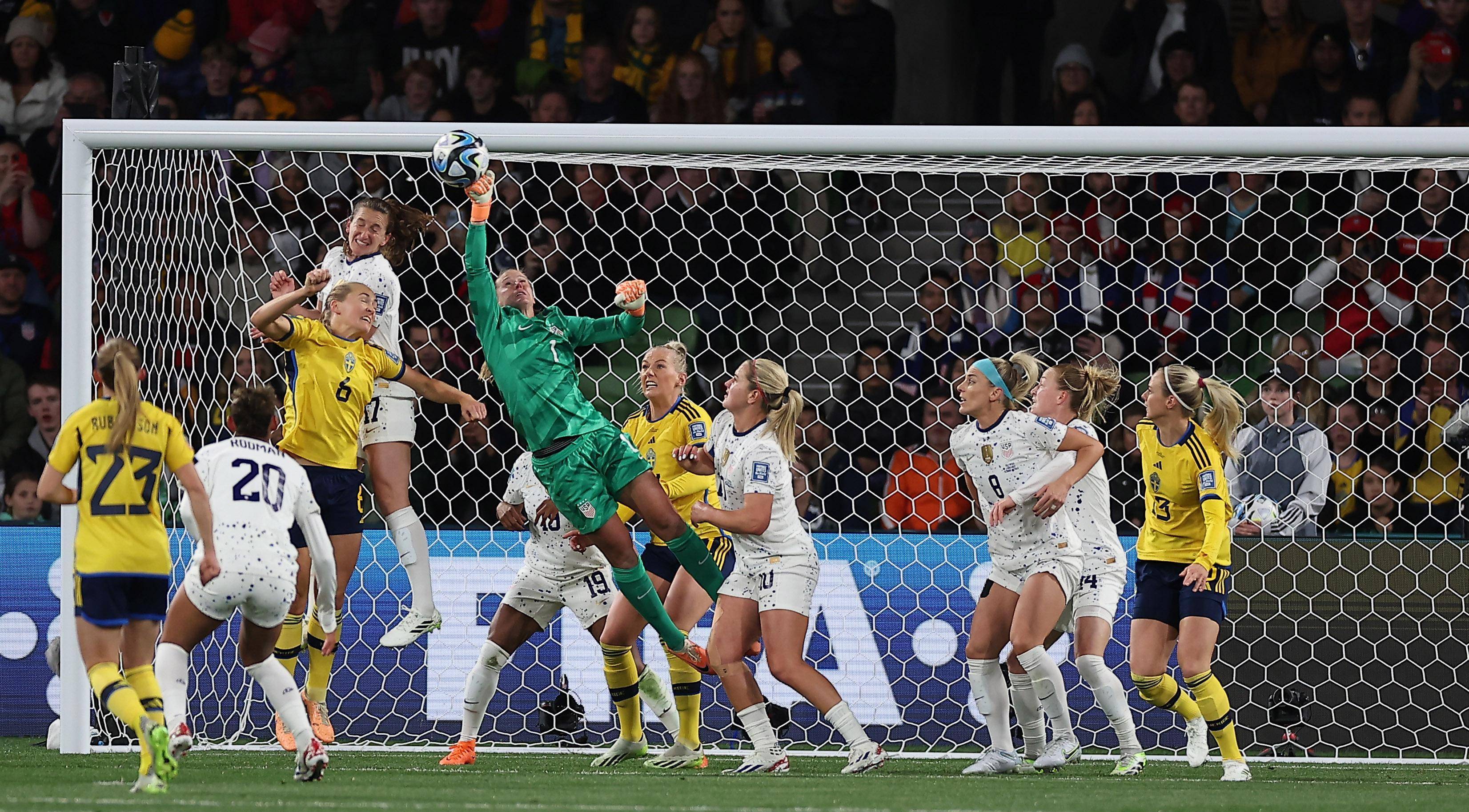 美国女足队员精彩表现，助力球队跻身世界杯决赛的简单介绍