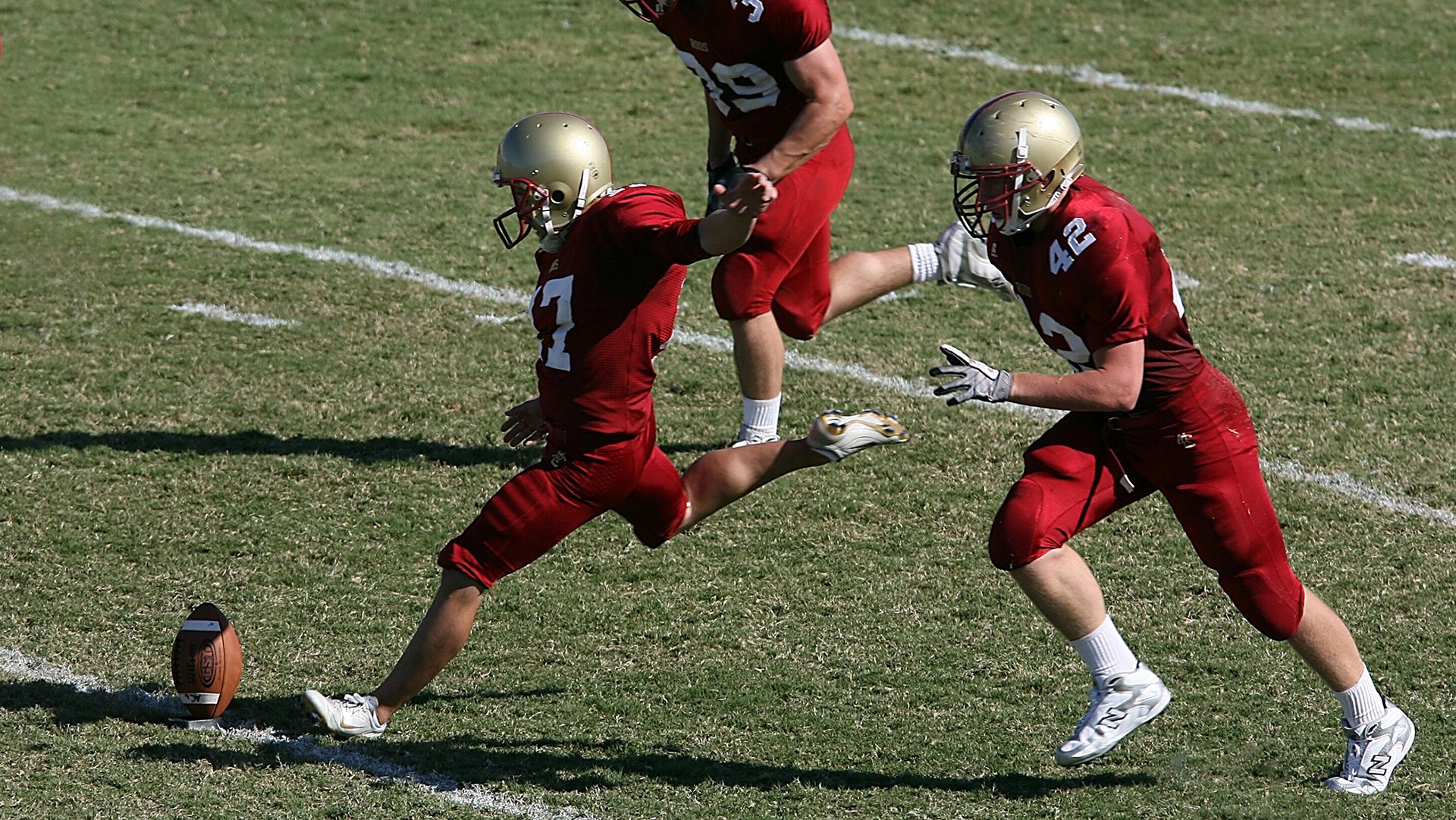 爱游戏娱乐-新王当立，皮亚斯特里率迈凯伦完胜雷诺，定义F1新一代竞争格局